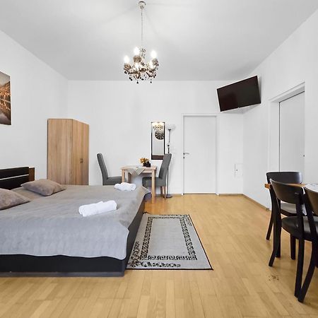 Three King-Size Beds, Three Bedrooms Vienna Exterior photo